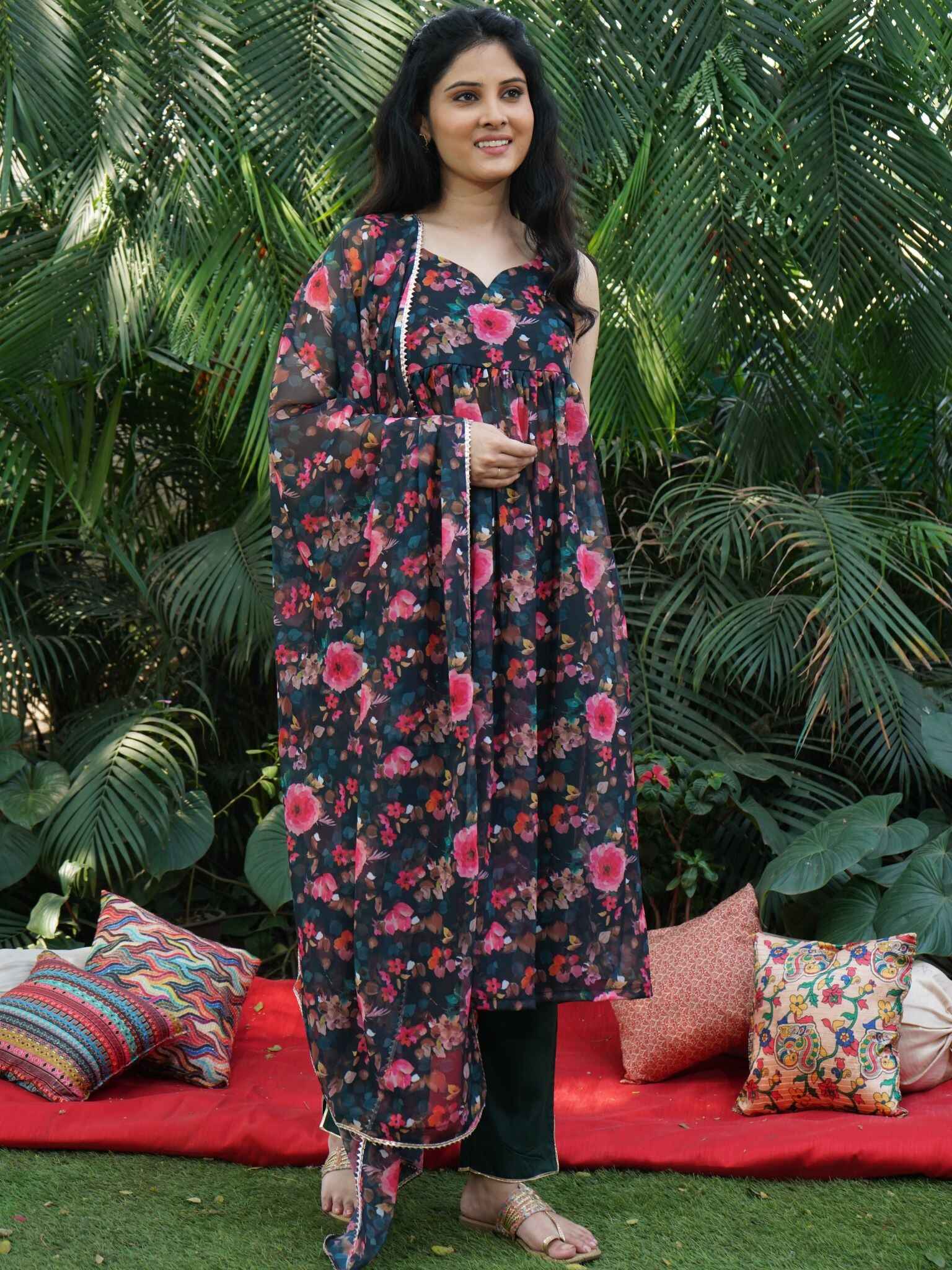 Flower Printed Green Georgette kurta set - Image 3
